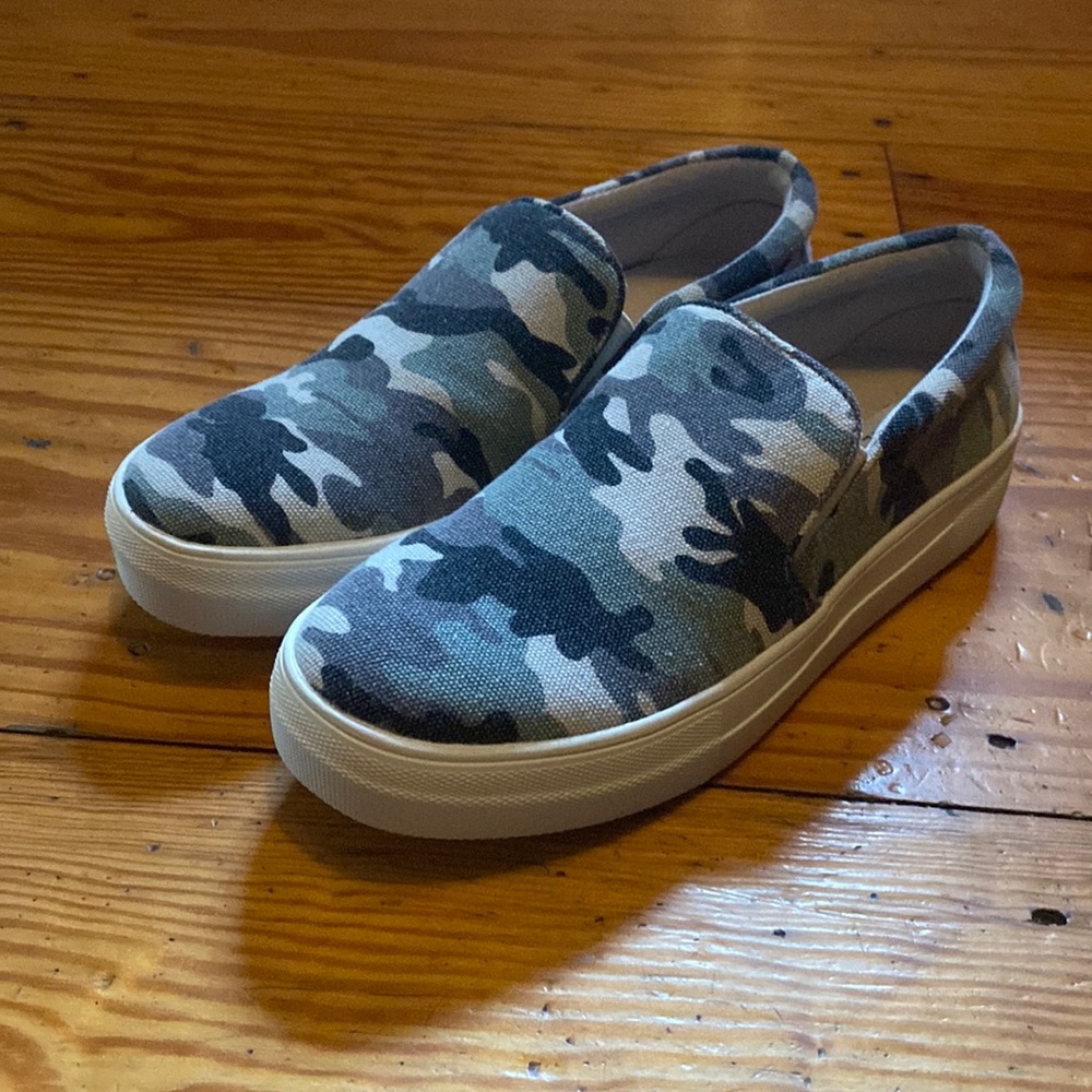 Steve Madden’s Gill Snickers